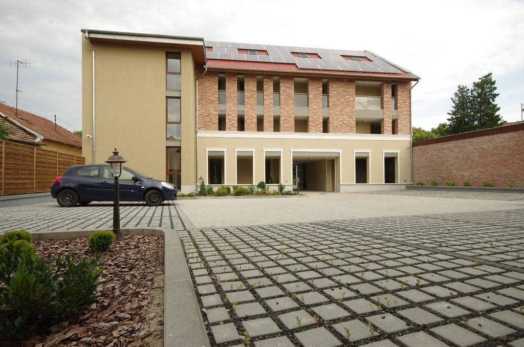 Almasy Apartmanhaz Gyula Ngoại thất bức ảnh