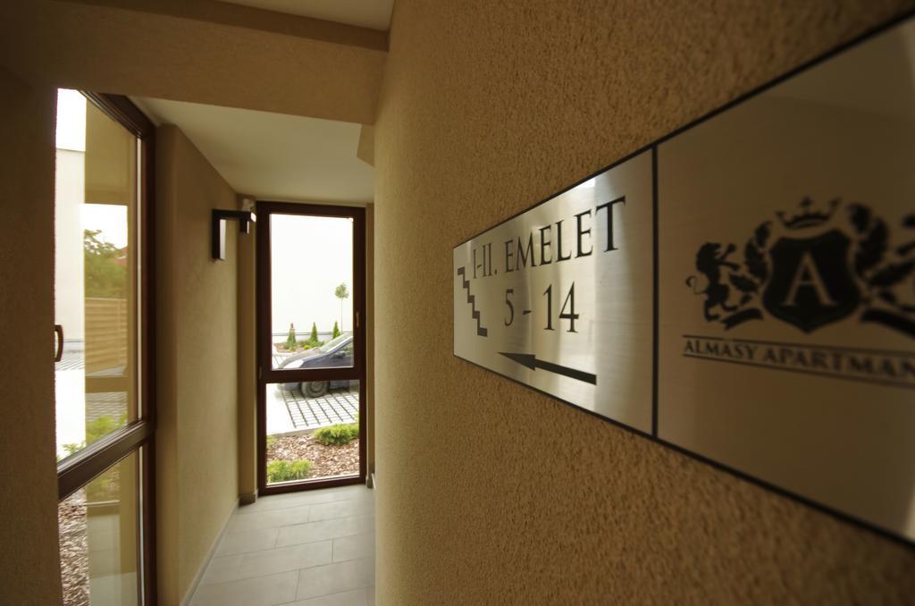 Almasy Apartmanhaz Gyula Ngoại thất bức ảnh